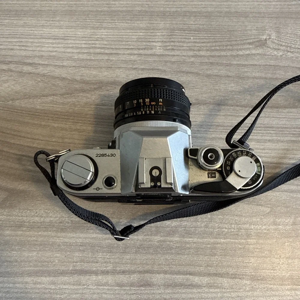 Canon AE-1 SLR 35mm Film Camera w/ Canon Lens FD 50mm F1.8!l Tested Works